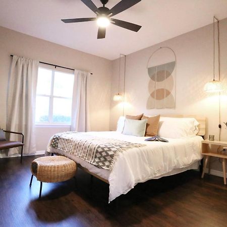 Nomad Retreat King Bed Boutique Condo W Garage Gainesville Eksteriør billede