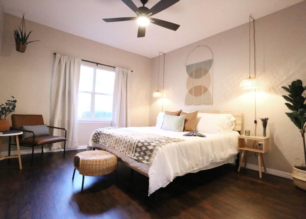 Nomad Retreat King Bed Boutique Condo W Garage Gainesville Eksteriør billede