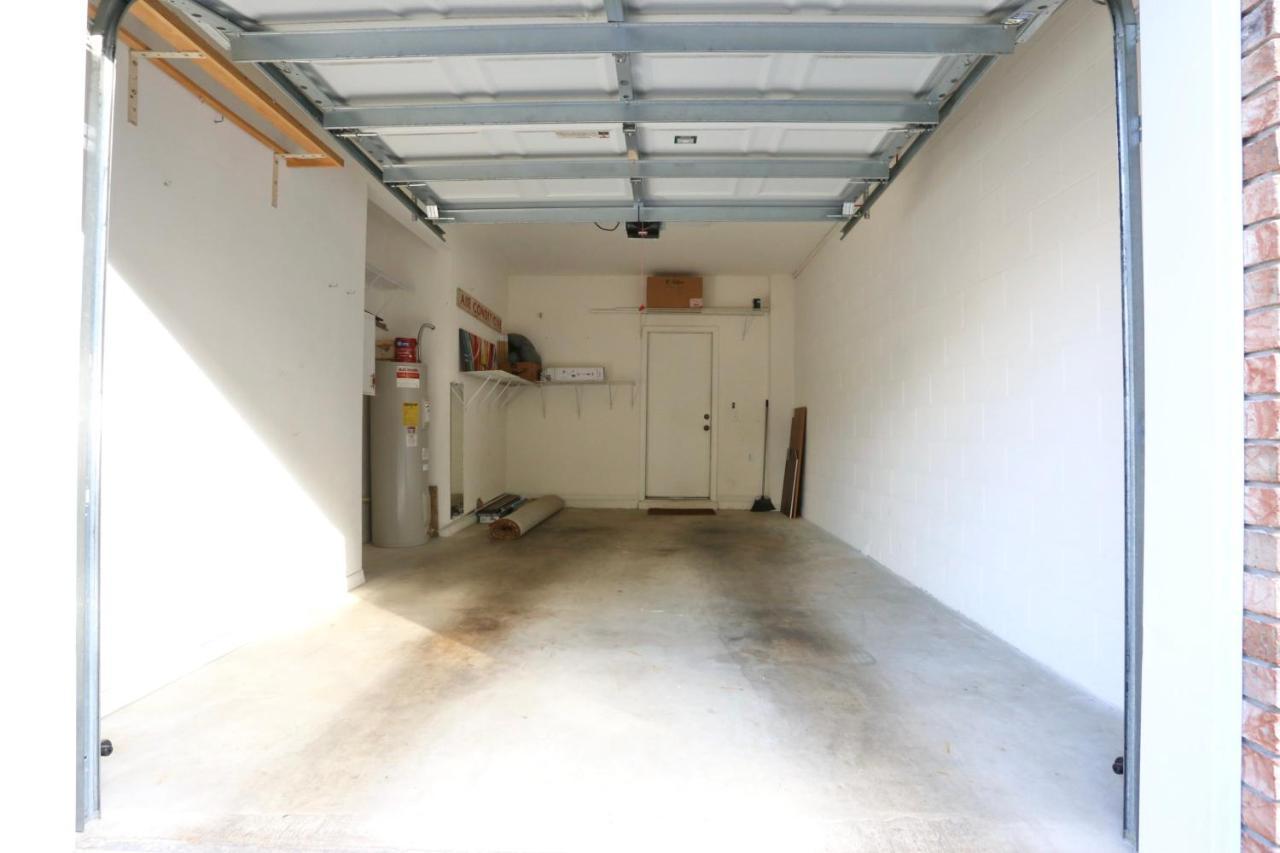 Nomad Retreat King Bed Boutique Condo W Garage Gainesville Eksteriør billede