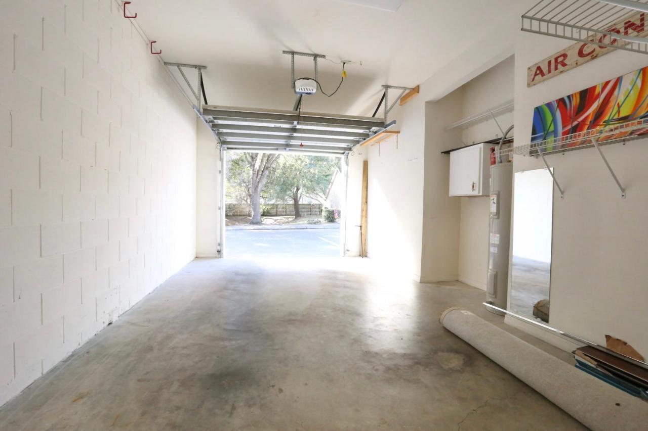 Nomad Retreat King Bed Boutique Condo W Garage Gainesville Eksteriør billede