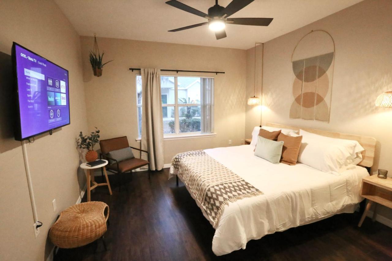 Nomad Retreat King Bed Boutique Condo W Garage Gainesville Eksteriør billede