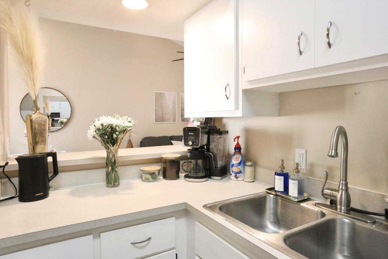 Nomad Retreat King Bed Boutique Condo W Garage Gainesville Eksteriør billede