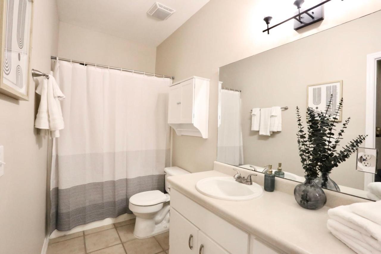 Nomad Retreat King Bed Boutique Condo W Garage Gainesville Eksteriør billede